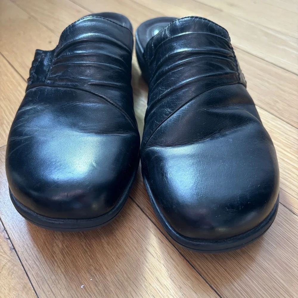 Clarks Black Slip On Leather Clogs - Size 10 Medium - Picture 7 of 11